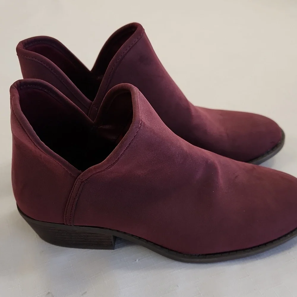 Serra womens maroon